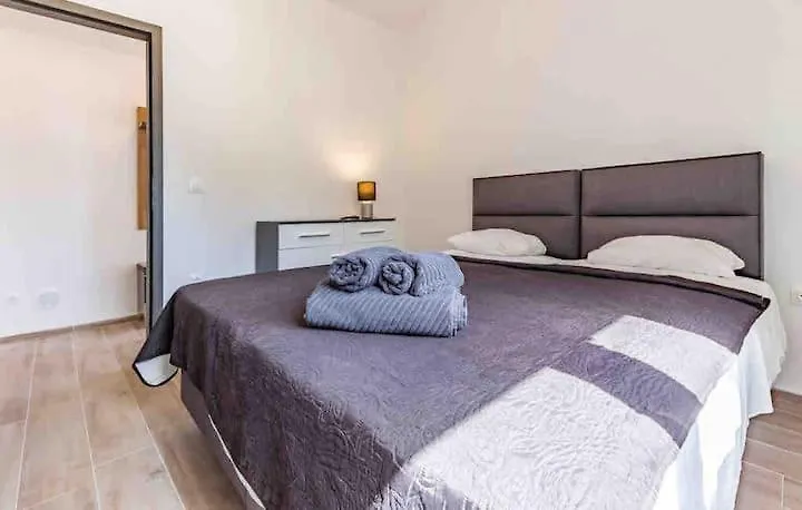 Apartments Eden 0*, Sisan Croatia