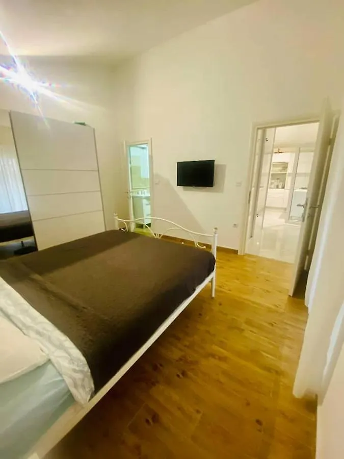 Apartments Eden Sisan