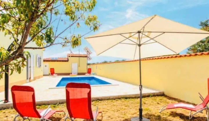 Apartments Eden Sisan