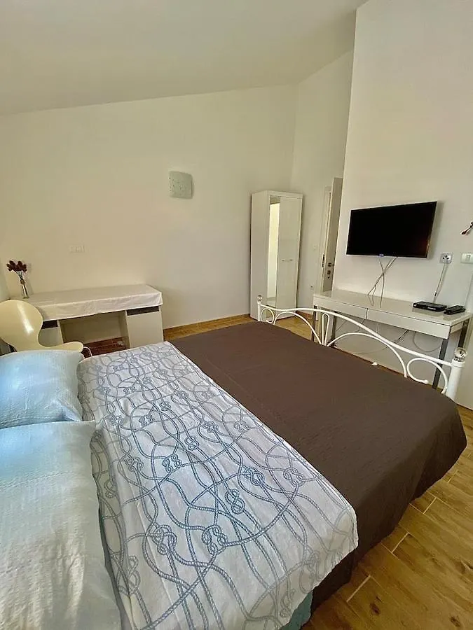 Apartments Eden  Sisan